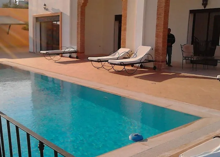 Luxurious 7 Bdrms Pool Villa T72024