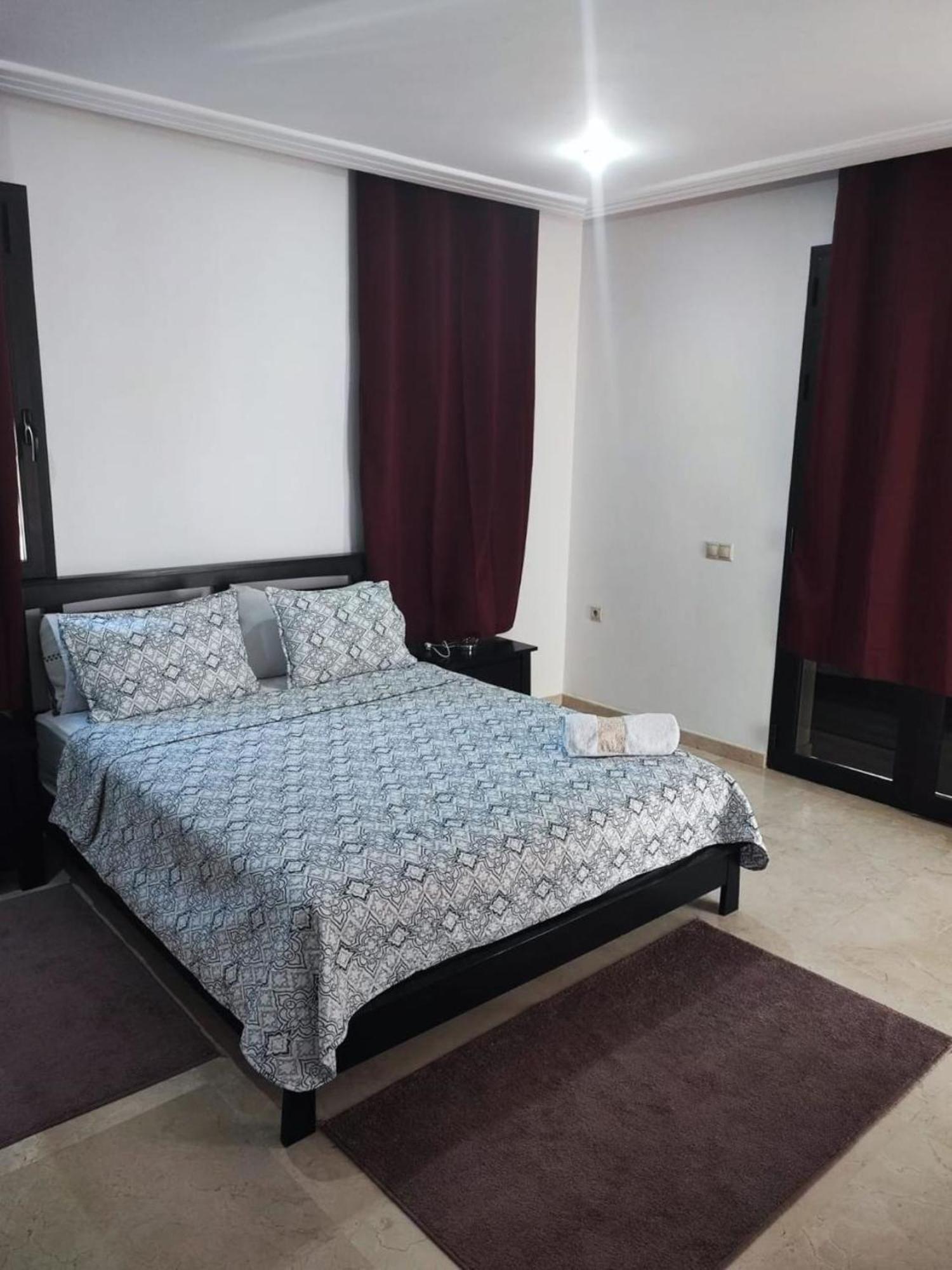 Luxurious 7 Bdrms Pool T72024 *