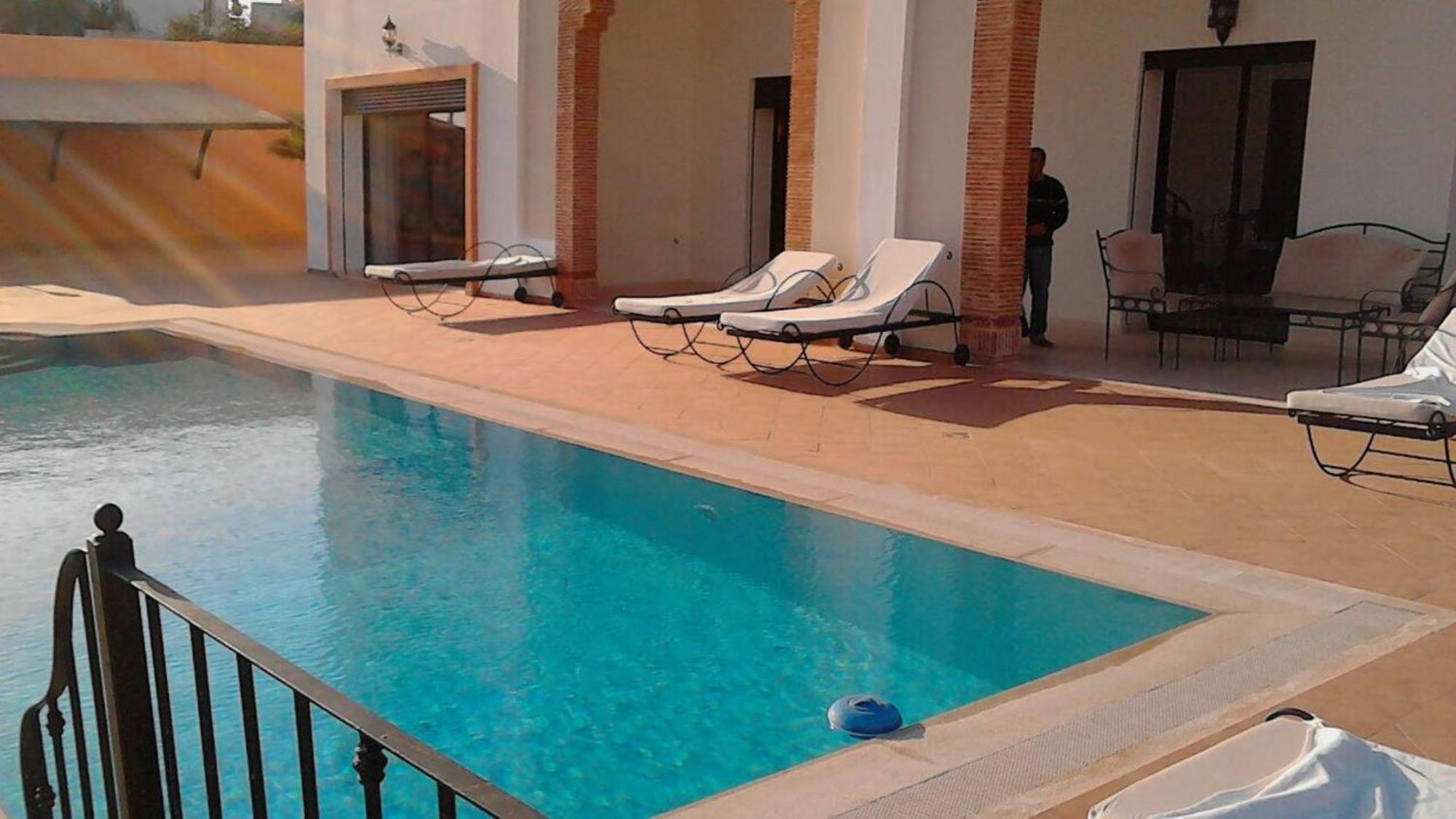 Luxurious 7 Bdrms Pool T72024 *